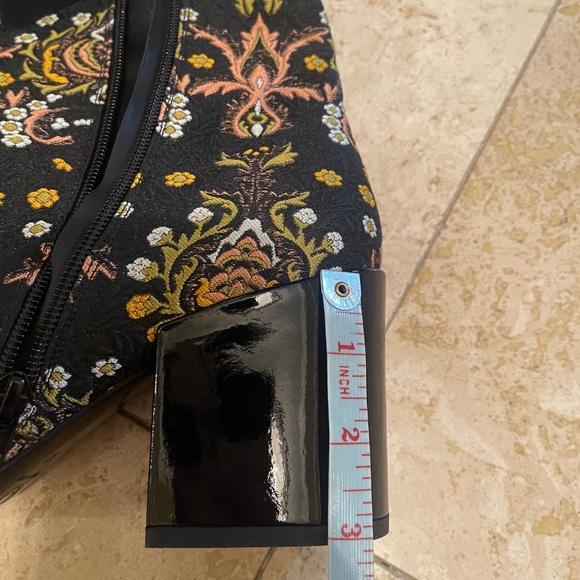 NWOT STUNNING floral brocade boots by Dries Van Noten! - Picture 5 of 10